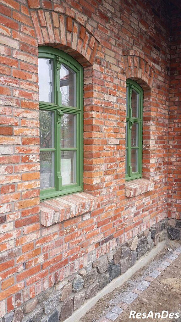 Fassade aus alten Ziegelsteinen