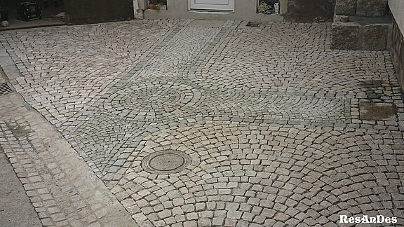 Hofeinfahrt mit gebrauchtem Granitpflaster