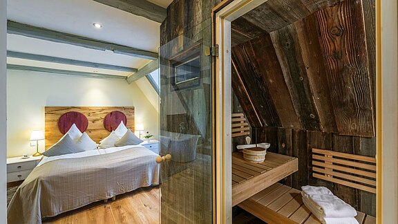 Sauna mit Altholzverkleidung im Rohzustand