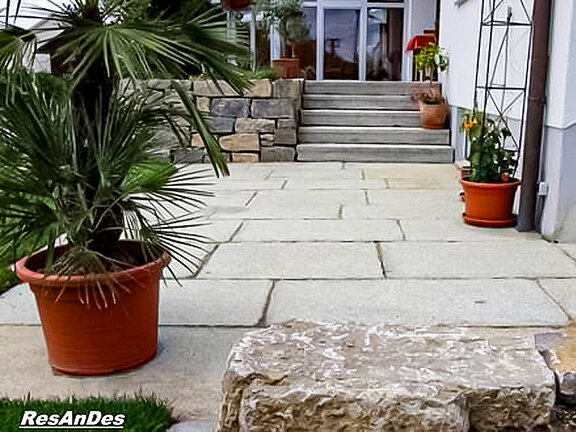 Granitplatten als Element moderner Gartengestaltung