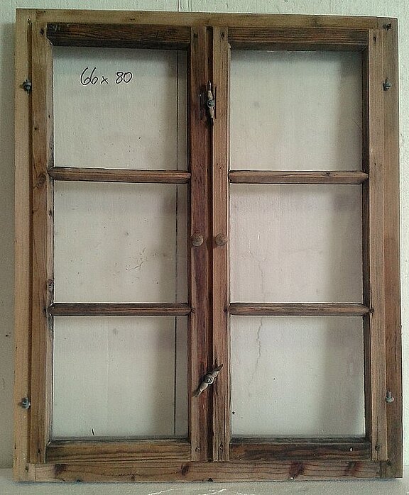 Gelaugtes Fenster mit Sprossen