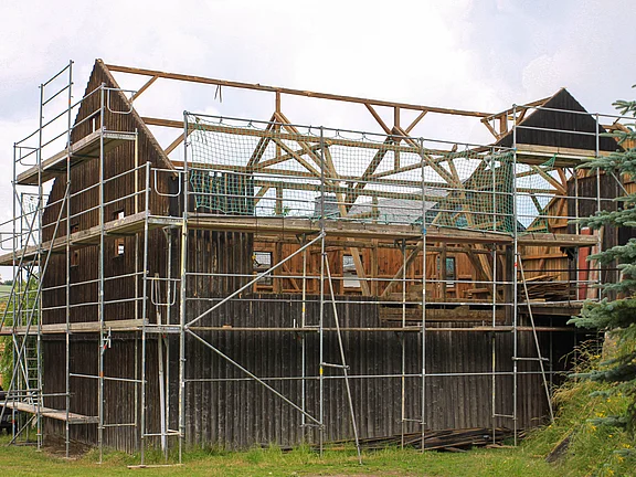 Rückbau einer alten Holzscheune