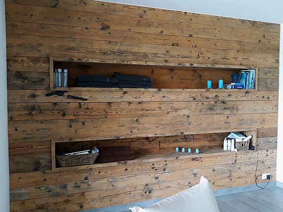 Akzente Wohnraum mit Altholz