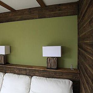 Wandvertäfelung mit Antikholz