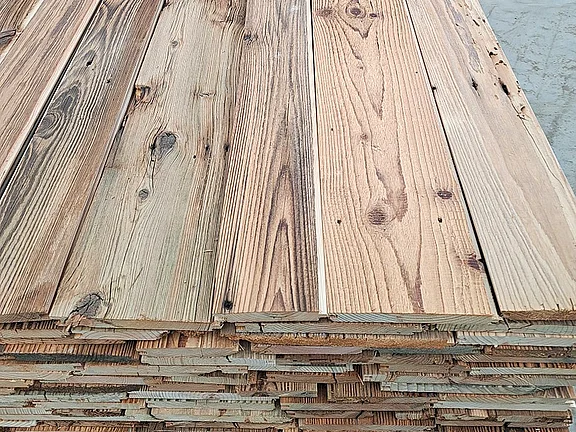 Gebürstete Altholzbretter