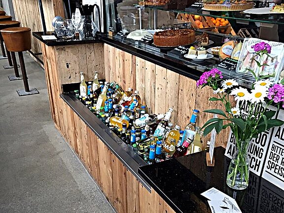 Verkaufstresen mit Altholzverkleidung